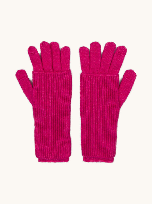 Wool gloves in fuchsia color