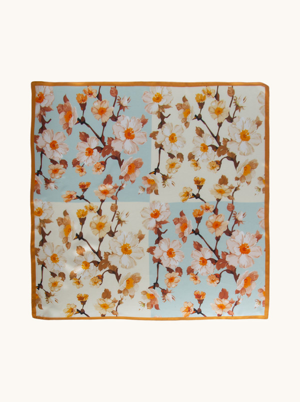 Apaszka jedwabna Kwiaty z Przejrzystego Nieba 68x68 cm