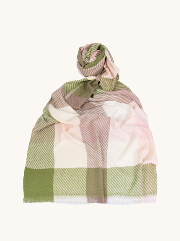 Szal ciepły w kratę  z frędzlami  65 cm x 180 cm