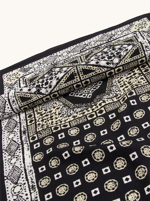 Szal jedwabny czarno-biało-beżowy w stylu arabskim 35 cm x 140 cm