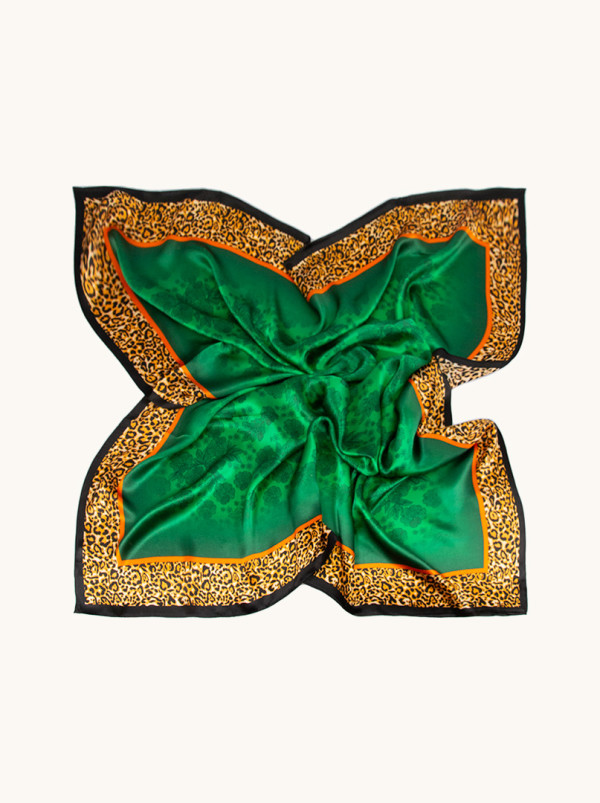 Apaszka z jedwabiu 110x110cm zielona z motywem zwierzęcym