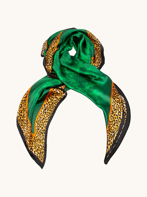Apaszka z jedwabiu 110x110cm zielona z motywem zwierzęcym