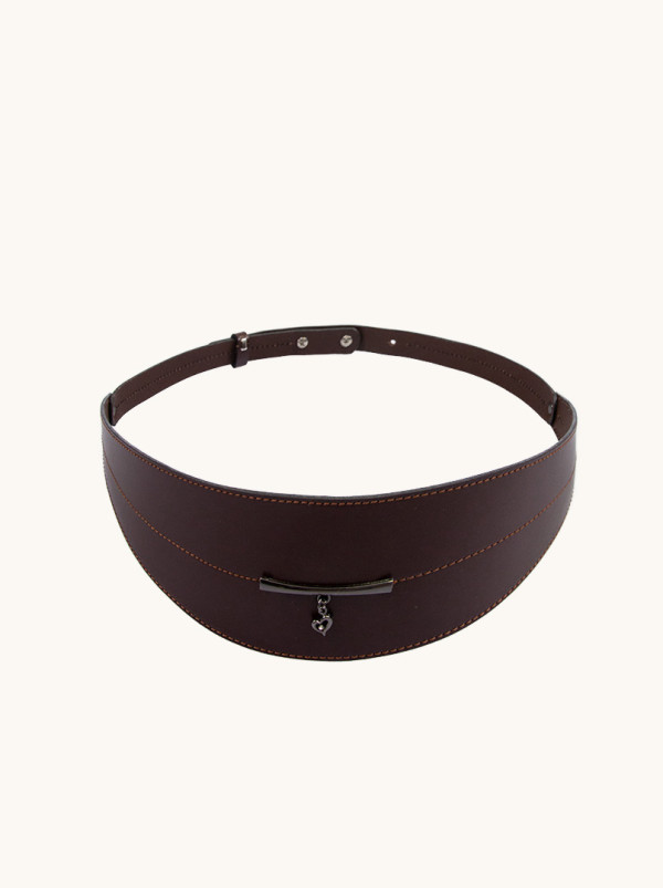 Profilowany pasek skórzany brązowy z przywieszką w kształcie serca LuAna