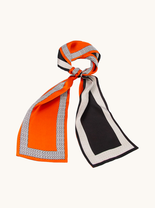 Dwustronny wąski szal z jedwabiu pomarańczowy w czarne wzorki 15x150cm