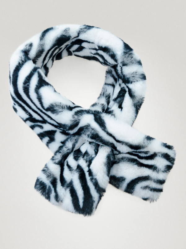 Elegancki futerkowy szal kołnierzyk w panterkę