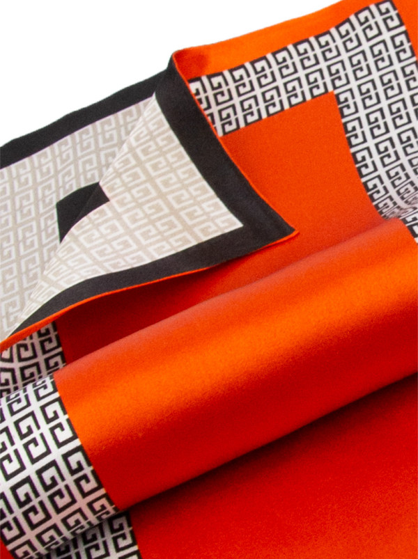 Dwustronny wąski szal z jedwabiu pomarańczowy w czarne wzorki 15x150cm