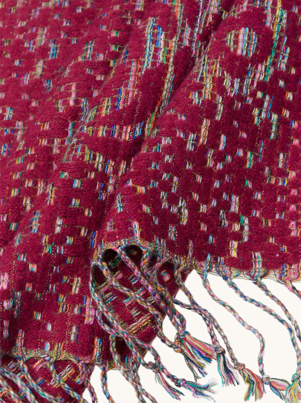 Ciepły szal z kolorową nitką z motywem w kwiaty 70 cm x 200 cm