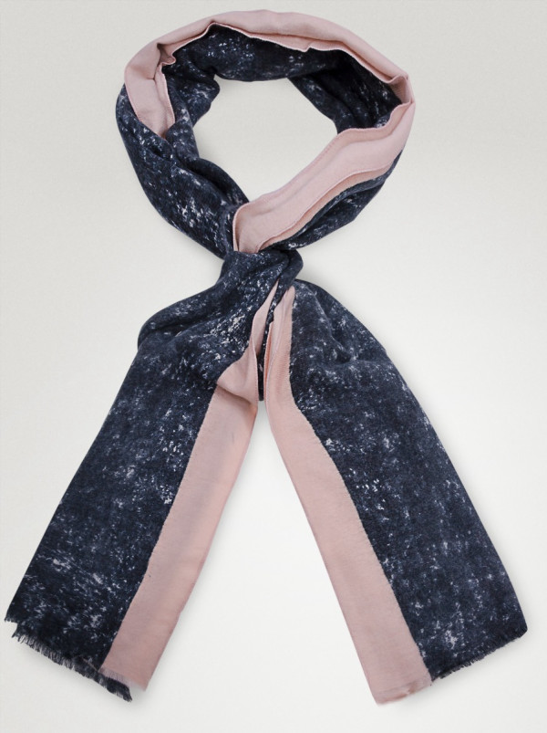 melanżowy szal w kolorze czarnym