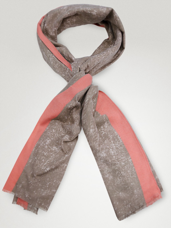 melanżowy szal w kolorze brązowym