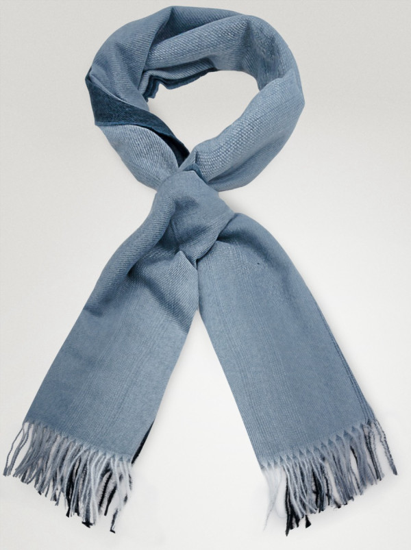 Gruby cieniowany szal w paski (09SZ195)