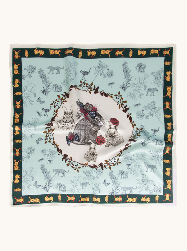 Apaszka jedwabna zielona w zajączki 53x53 cm