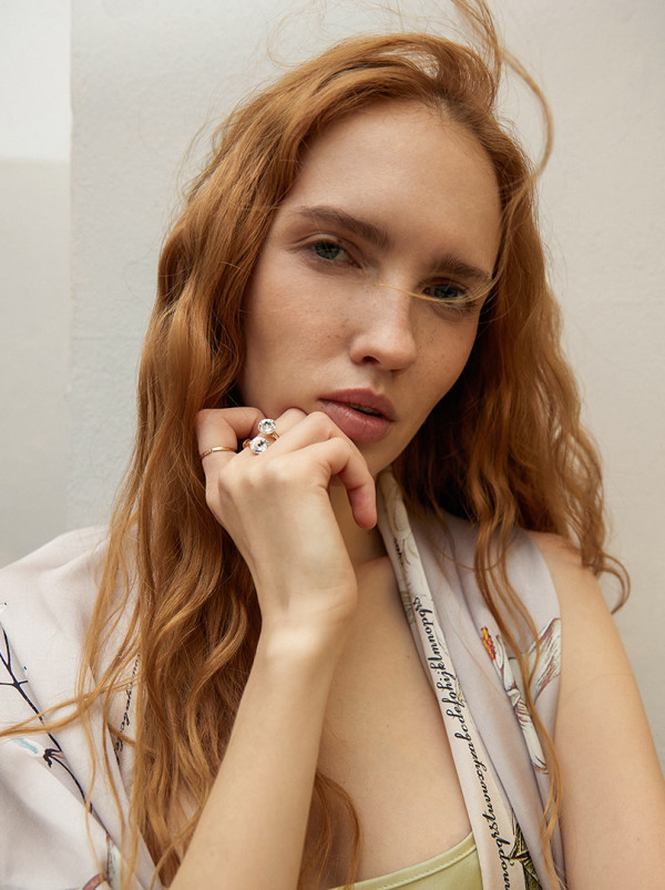 Szal jedwabny w kolorze delikatnego różu z motywem kwiatowym 55 x 175cm PREMIUM