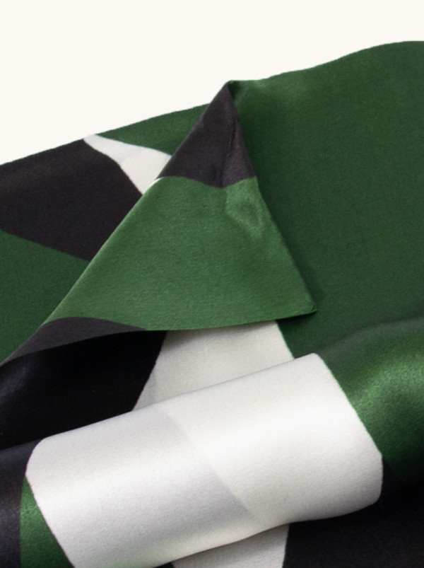 Dwustronny szal jedwabny z motywem geometrycznym 15cm x 150cm