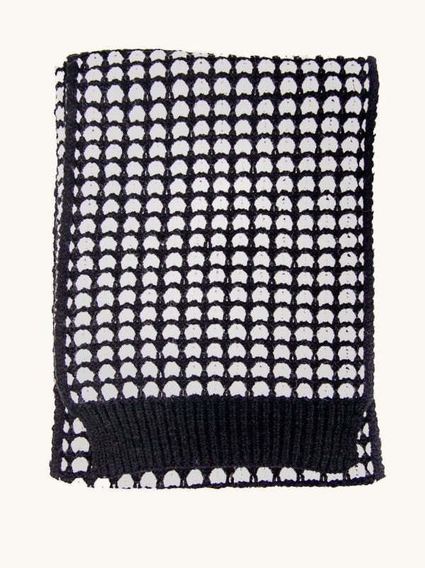 Ciepły wąski dzianinowy biało czarny szal 34cm x 190cm