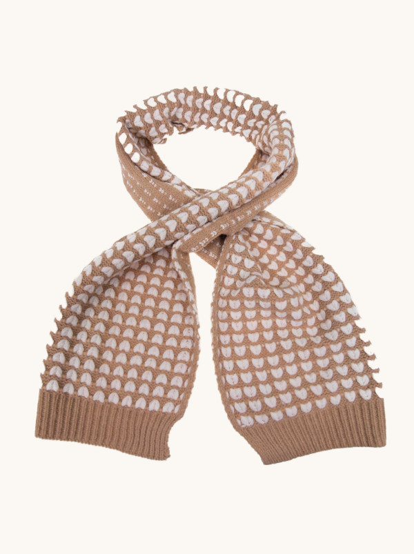 Ciepły beżowy wąski dzianinowy szal 34 cm x 190 cm