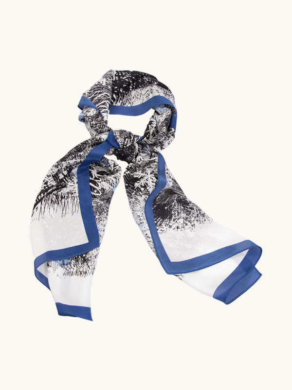 Szal jedwabny biało-czarny z niebieską obwódką 35 cm x 140 cm