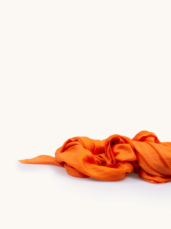 Szal lekki w kolorze pomarańczowym w pasy 90x190cm