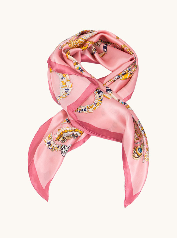 Apaszka 90 cm x 90 cm z jedwabiu różowa we wzory łańcuchów