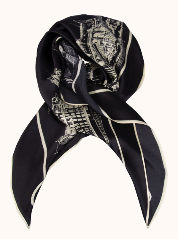 Apaszka 90 cm x 90 cm z jedwabiu czarna z motywem miasta