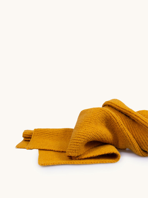 Dzianinowy wąski pomarańczowy szalik