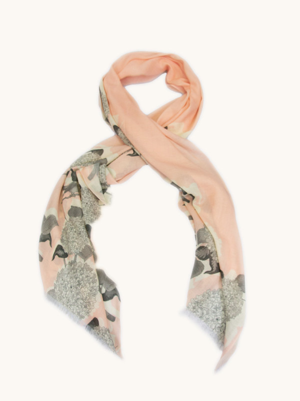Scarf with anchors