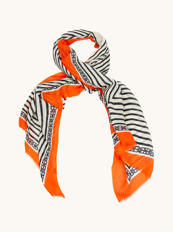 Szal z wełny w czarne paski z pomarańczową obwódką