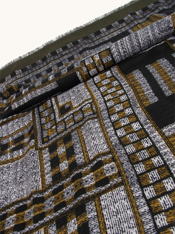 Chusta 100% wiskoza oliwkowa w kratę  140x140cm