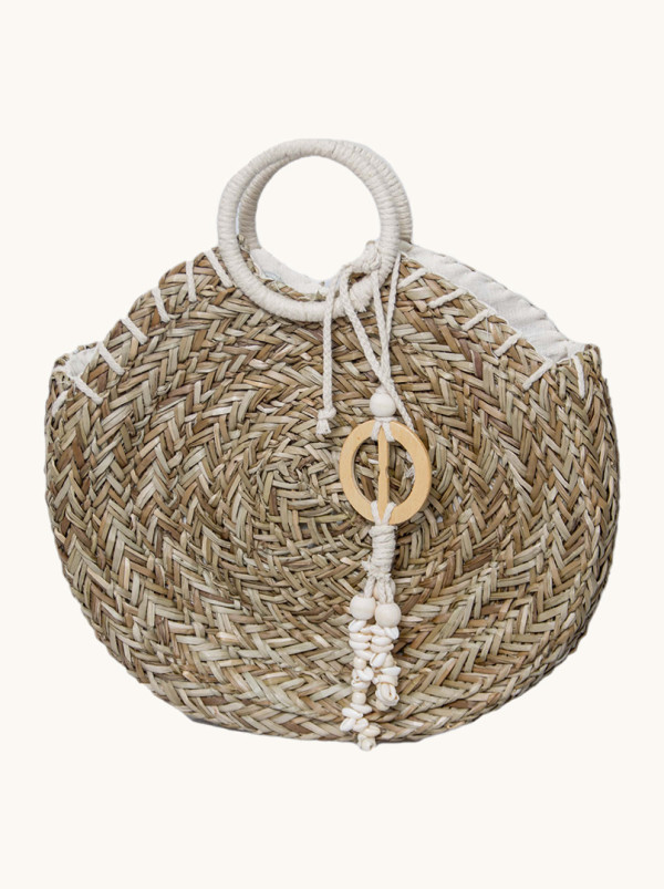 Ręcznie robiony okrągły kosz pleciony