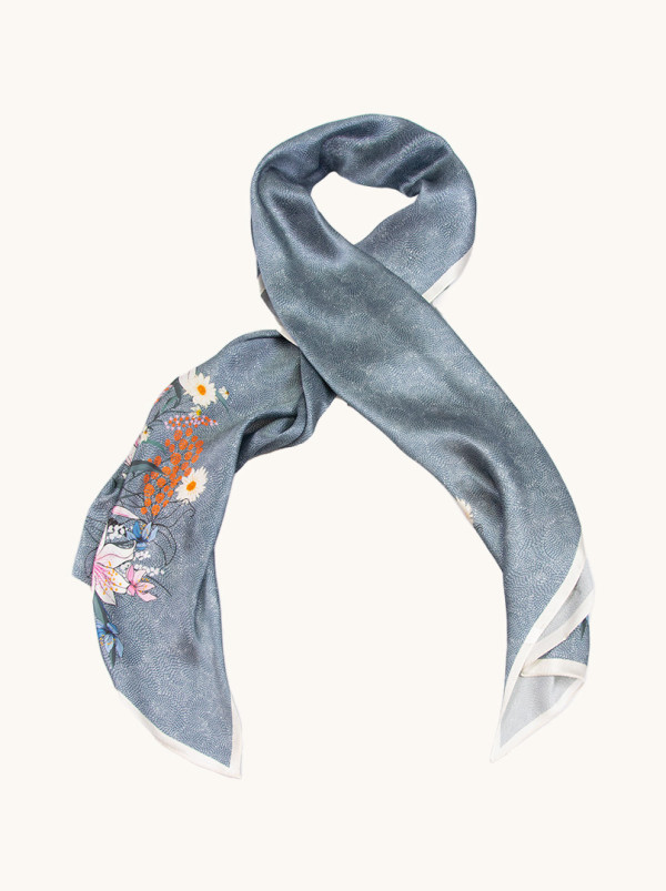 Szal jedwabny w granatowe wzory z motywem kwiatowym 55x175 cm