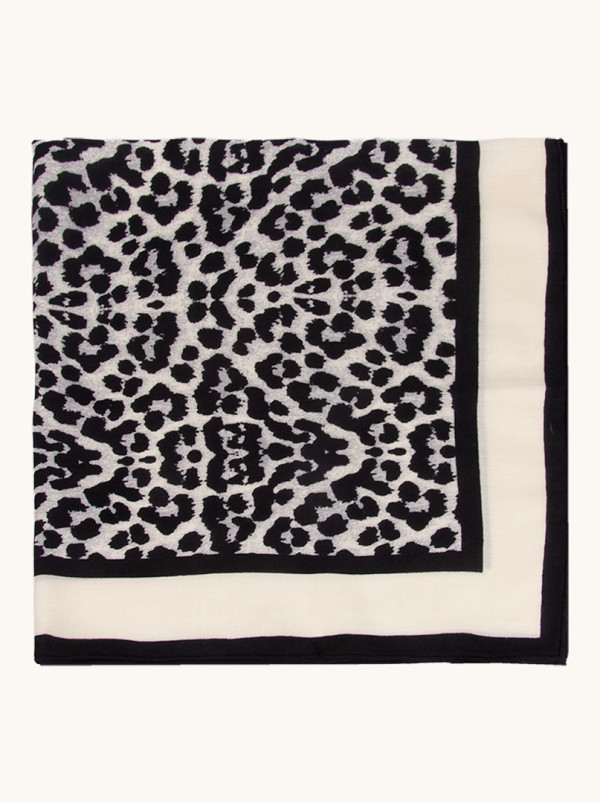 Chusta wełna z jedwabiem czarna z motywem panterki 85 cm x 85 cm