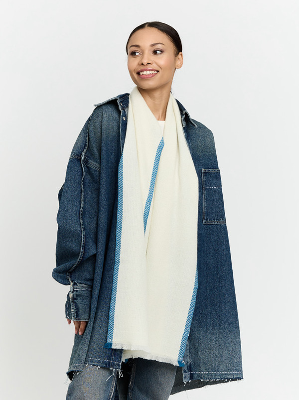 Ciepły ekskluzywny kaszmirowy szal kremowy z błękitnym wykończeniem 33 cm x 190 PREMIUM