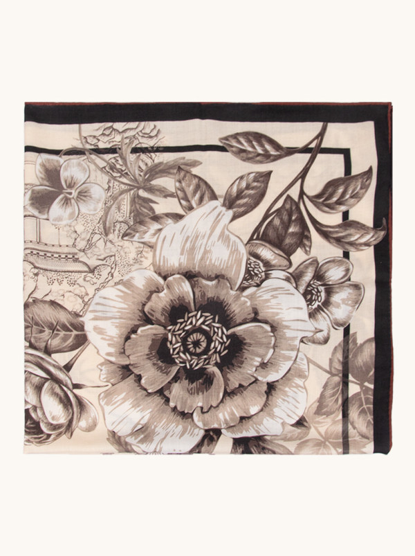 Chusta wełna z jedwabiem w kwiaty z czarną obwódką 85 cm x 85 cm