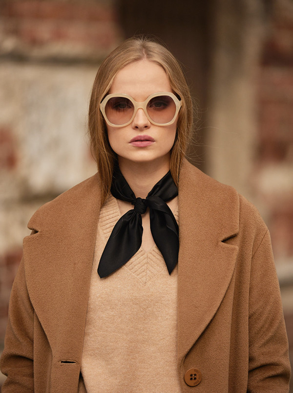 Apaszka jedwabna gładka Czarna Klasyka 53x53 cm