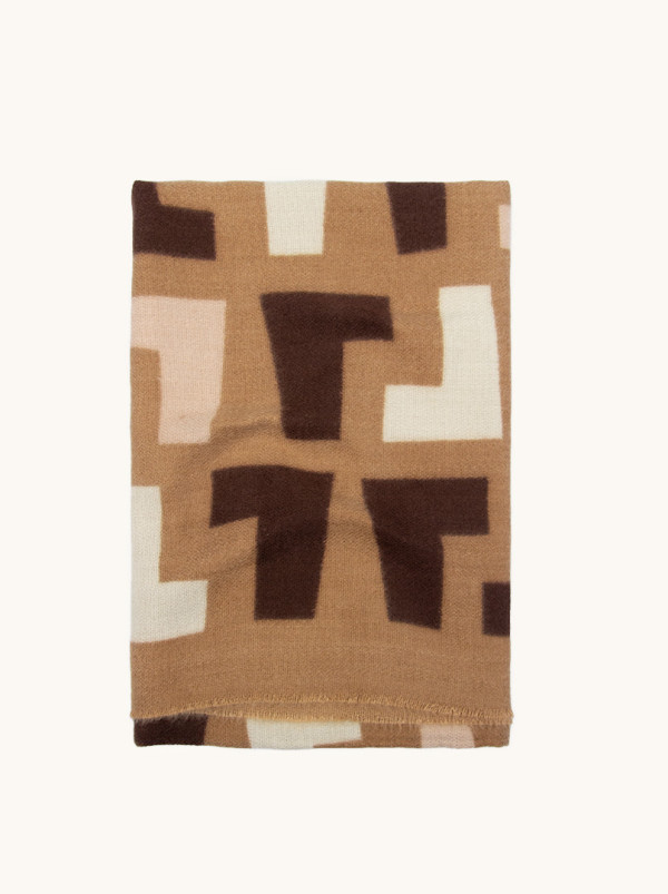 Ciepły brązowy szal w geometryczne wzory 70cm x 190cm