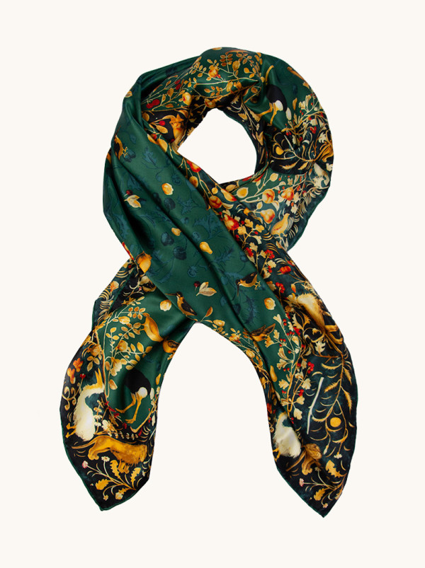 Duża chusta jedwabna zielona z motywem zwierzęcym 110x110 cm