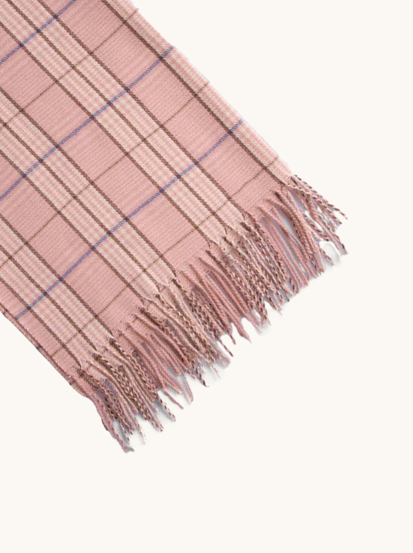 Ciepły, różowy  szal  w kratkę