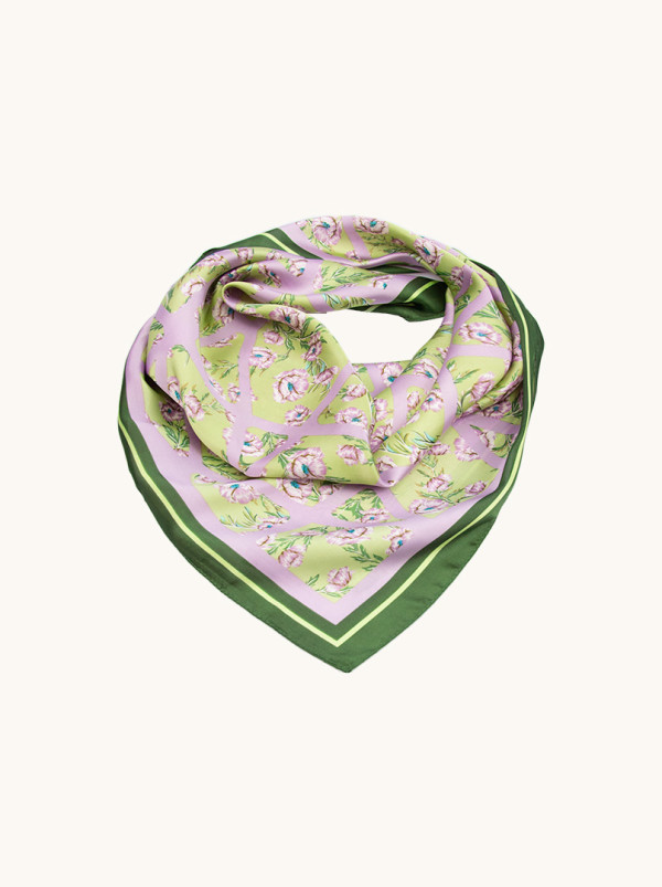 Apaszka z poliestru zielona z fioletowymi kwiatami 68cm x 68 cm