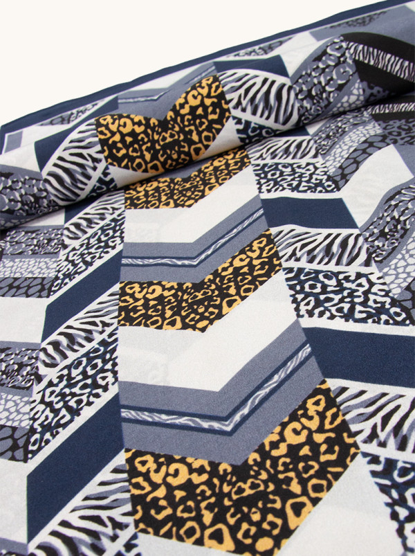 Szal jedwabny niebieski w zygzaki 35 cm x 140 cm