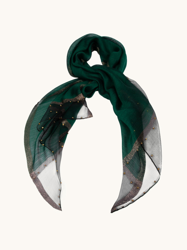 Szal  wieczorowy zielony ze złotą obwódką i ozdobnymi koralikami 70 cm x 190 cm