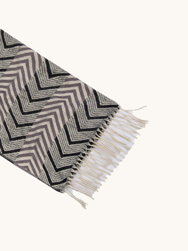 Ciepły szal  w zygzaki w odcieniach szarości 75 cm x 220 cm PREMIUM