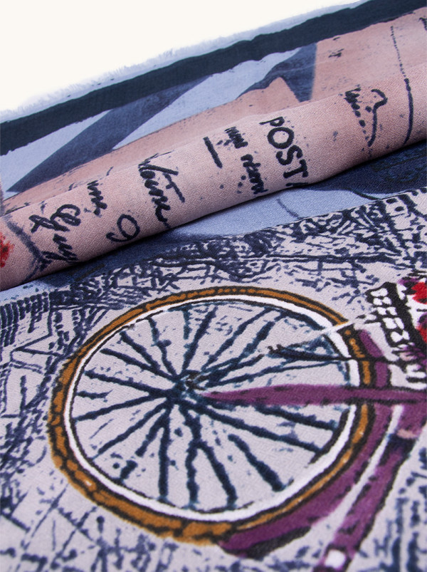 Chusta 100% wiskoza niebieska we wzór z rowerem 140x140cm