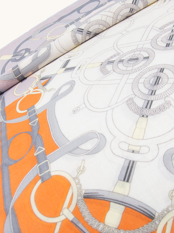 Chusta 100% wiskoza pomarańczowa  ze  wzorem 105x105cm