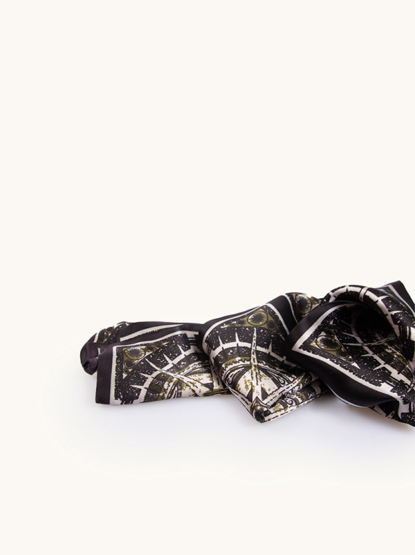 Dwustronny Szal jedwabny z motywem wzorów 15cm x 150cm