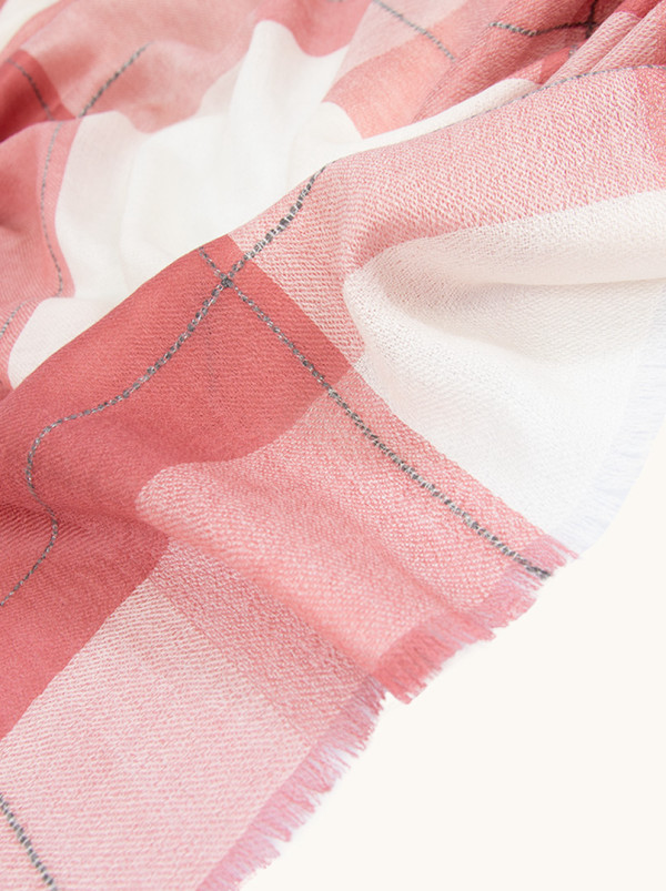 Delikatny kaszmirowy szal w kratę najwyższej jakości