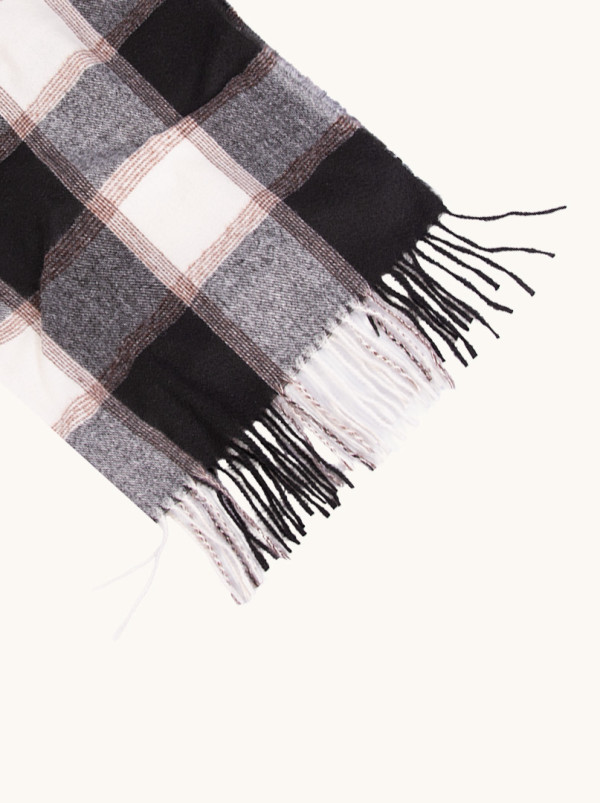 Szal ciepły kremowy w kratę z frędzlami 65 cm x 180 cm
