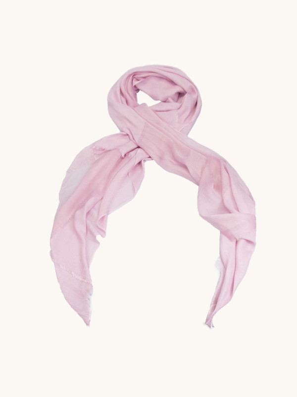 Szal wieczorowy w kolorze różu z połyskującą nitką 110x190cm