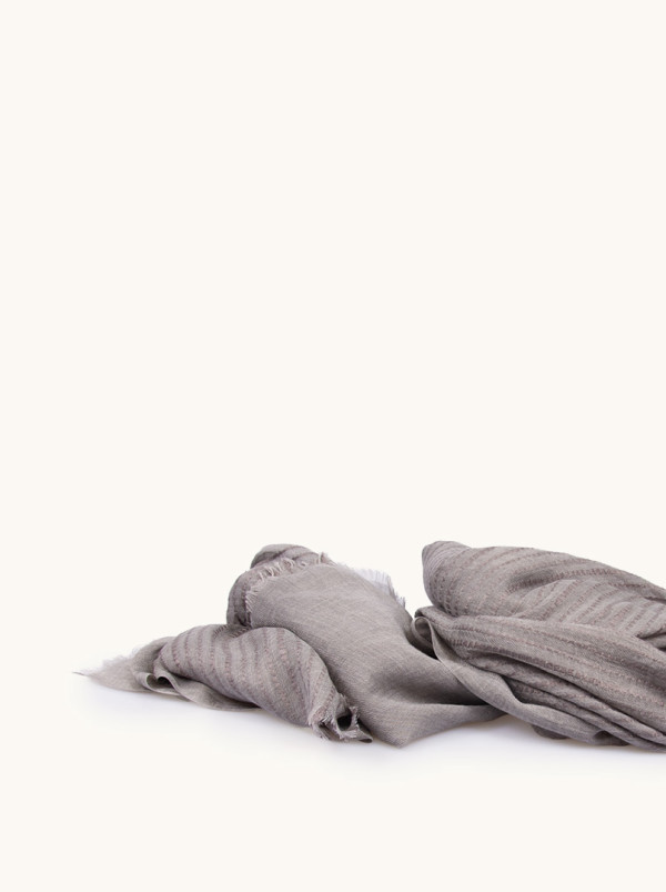 Szal lekki w kolorze szarym w pasy 90x190cm