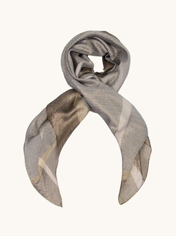 Chusta wieczorowa w kolorze  szarym ze złotym brokatem 90 cm x 90 cm