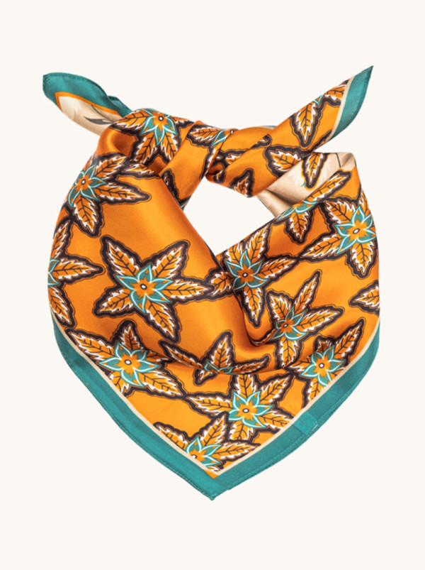 Apaszka jedwabna pomarańczowa z kwiatowym wzorem 53x53 cm