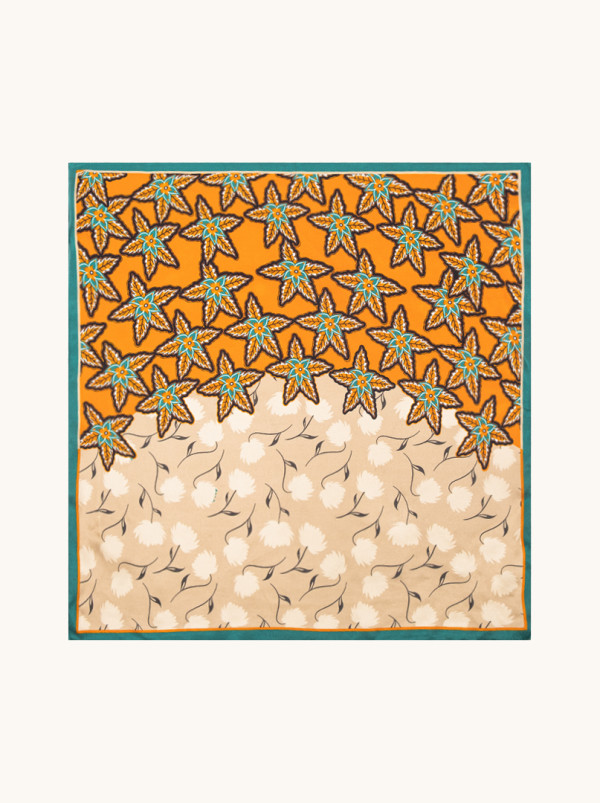 Apaszka jedwabna pomarańczowa z kwiatowym wzorem 53x53 cm